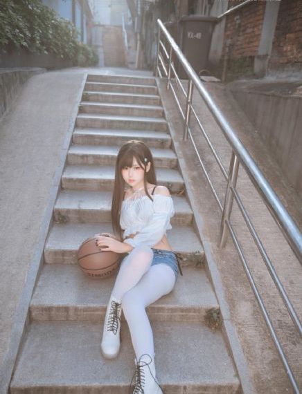伸进她的内裤疯狂揉摸_超清HD高清在线观看