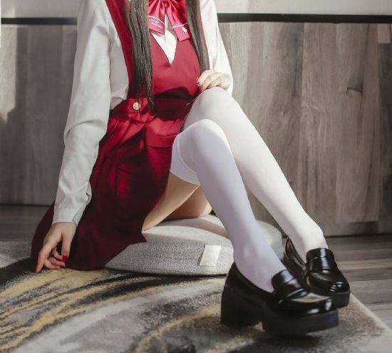 年轻的女教师4_国产剧免费全集观看